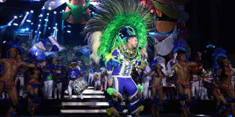 Caprichoso e Garantido animam público na primeira noite do Carnaboi 2024. (Foto: Marcely Gomes/SEC).