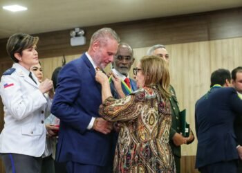 Conselheiro do TCE-AM é agraciado com medalha do Mérito Acadêmico da Ejud do TJAM