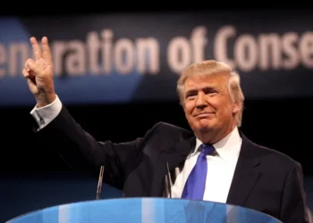 Justiça americana multa Donald Trump por fraude fiscal