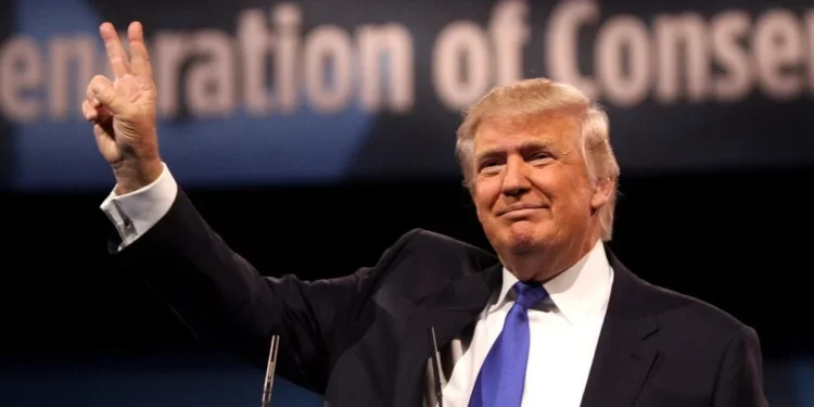 Justiça americana multa Donald Trump por fraude fiscal