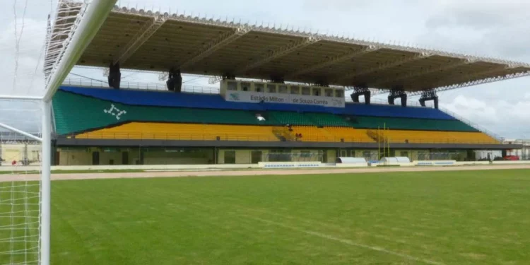 Estádio é dividido pela linha do Equador. (Foto: Divulgação).