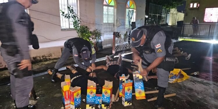'Foguetório' de facção resulta em 41 prisões e apreensões de artefatos de fogos de artifícios