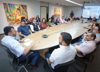 Governo do AM dá continuidade a tratativas com médicos para a manutenção dos serviços de saúde