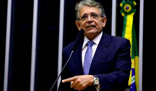 Deputado Pauderney Avelino concedeu entrevista exclusiva ao Portal Rios de Notícias (Foto: Nilson Bastian/Câmara dos Deputados).