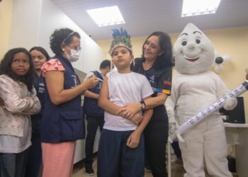 Prefeitura abre vacinação contra a dengue com a meta de alcançar mais de 60 mil crianças em Manaus
