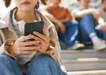 Reflexos da internet na formação e erotização de menores