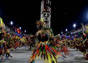 Desfile da escola de samba Salgueiro do Grupo Especial do carnaval carioca - (Foto: Tânia Rêgo/Agência Brasil).