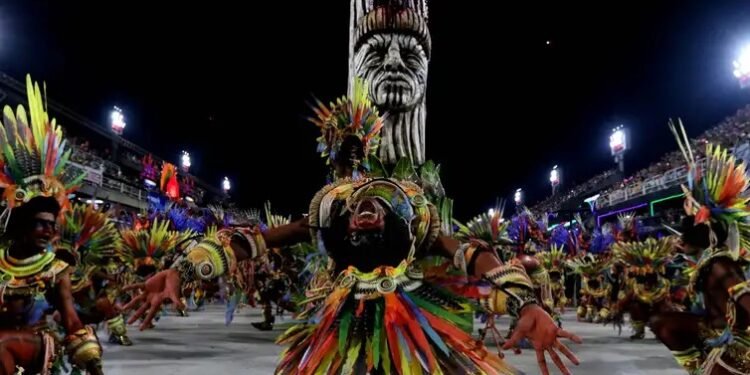 Desfile da escola de samba Salgueiro do Grupo Especial do carnaval carioca - (Foto: Tânia Rêgo/Agência Brasil).
