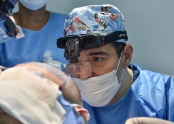 Transplante de sobrancelhas ganha popularidade em Manaus