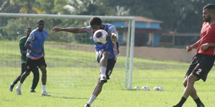 Nacional busca primeira vitória contra o invicto Parintins na Colina