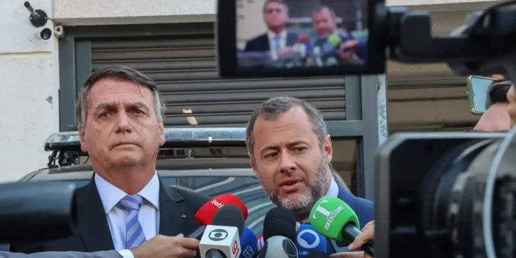 Defesa de Bolsonaro pede ao Supremo que passaporte seja devolvido