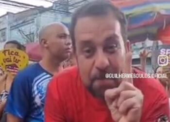MDB de Nunes quer punição de Boulos por distribuição de leques no carnaval