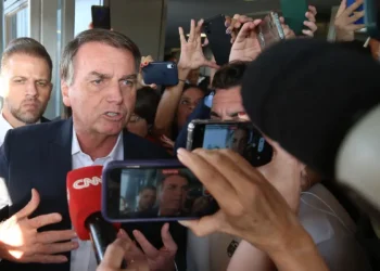 Passaporte de Bolsonaro é entregue às autoridades