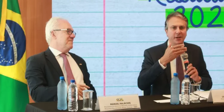 Censo aponta que escolas públicas perderam 500 mil alunos em 1 ano e rede privada cresceu em 2023