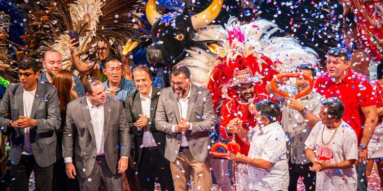 O 57º Festival de Parintins é aberto oficialmente no Teatro Amazonas