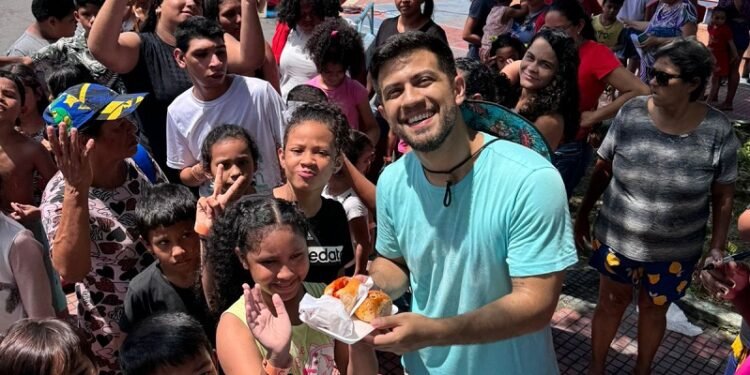 Amigos levam Páscoa Solidária às crianças do Terra Nova e Aparecida, em Manaus