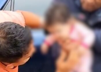 Policiais salvam bebê que estava engasgada na zona Leste de Manaus (Foto: Divulgação).