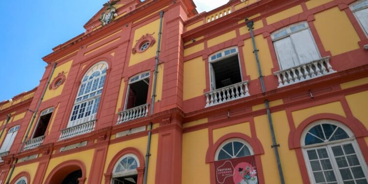 Livros e gibis podem ser trocados na Biblioteca Pública - (Foto: Divulgação/SEC).