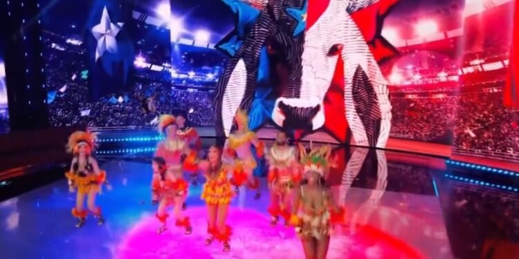 Boi-Bumbá é evidênciado durante performace de artistas no Dança dos Famososos - (Foto: Reprodução/TV Globo).