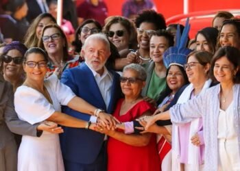 Direitos das mulheres são conquista, não concessão, diz Lula