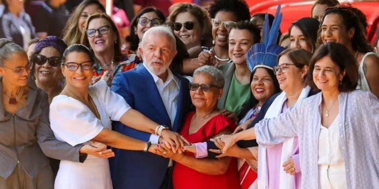 Direitos das mulheres são conquista, não concessão, diz Lula