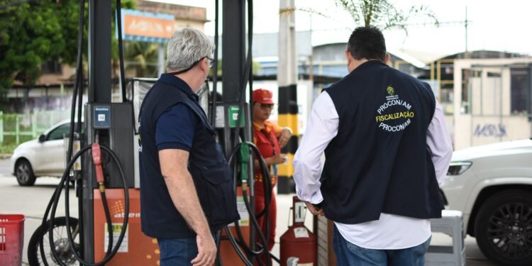 Equipe de fiscalização do Procon