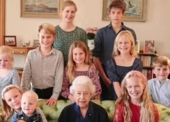 Fotos-com-netos-Rainha-Elizabeth