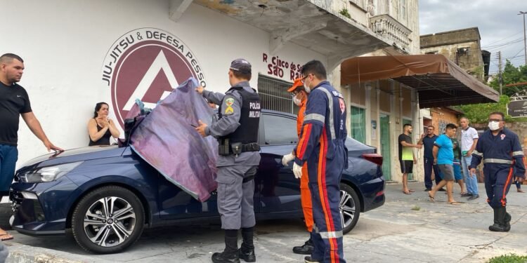 A vítima aguardava a academia abrir, quando foi surpreendido por pistoleiros (Foto: Reprodução/Internet).