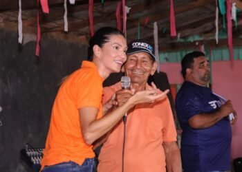 Pré-candidata à Prefeitura de Parintins, Michele Valadares (NOVO-AM) durante reunião