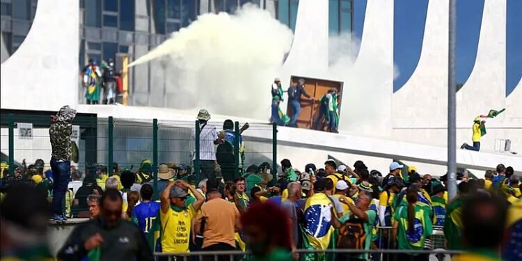 Pela 1ª vez, Moraes vota por absolver réu envolvido no 8 de janeiro