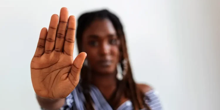 Em média, morrem, segundo a pesquisa, 2,2 mil mulheres baleadas todos os ano