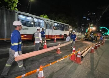 Avenida Constantino Nery passa por obras de saneamento básico (Foto: Divulgação/Assessoria).