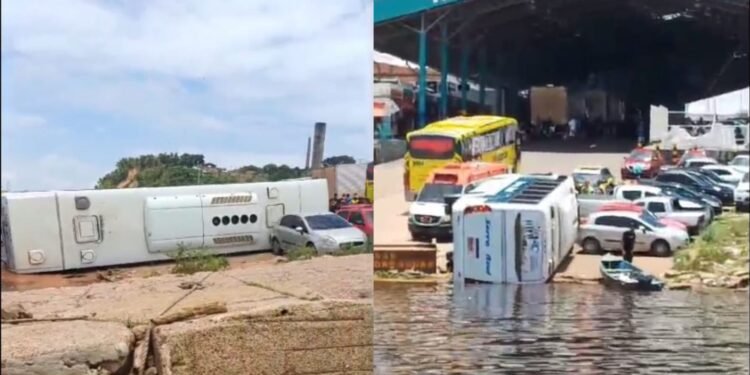 Ônibus tomba no Porto da Ceasa