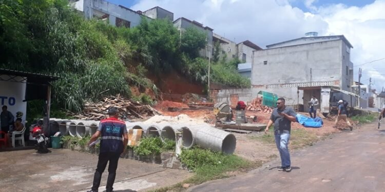 Prefeitura embarga e interdita obra no conjunto Duque de Caxias