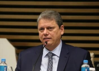 Tarcísio nega que vai sair do Republicanos para se filiar ao PL de Bolsonaro