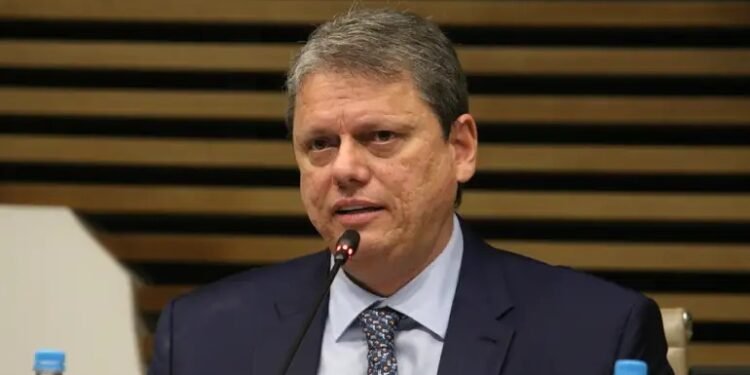 Tarcísio nega que vai sair do Republicanos para se filiar ao PL de Bolsonaro