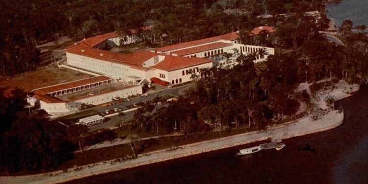 Vista áerea do antigo Tropical Hotel