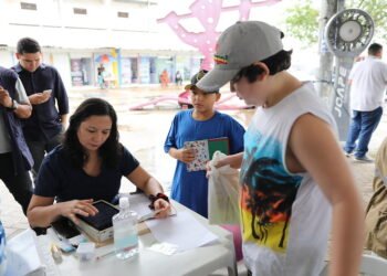 Durante os cinco dias úteis da semana, a vacina contra a dengue é ofertada em 73 estabelecimentos de saúde