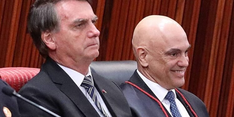 Ministro Alexandre de Moraes nega devolução de passaporte a Bolsonaro - (Foto: Antonio Augusto/TSE)
