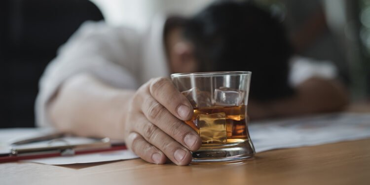 como a ressaca acontece e por que é importante ter cuidado ao usar medicamentos