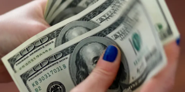 Dólar fecha em alta - (Foto: Reuters)