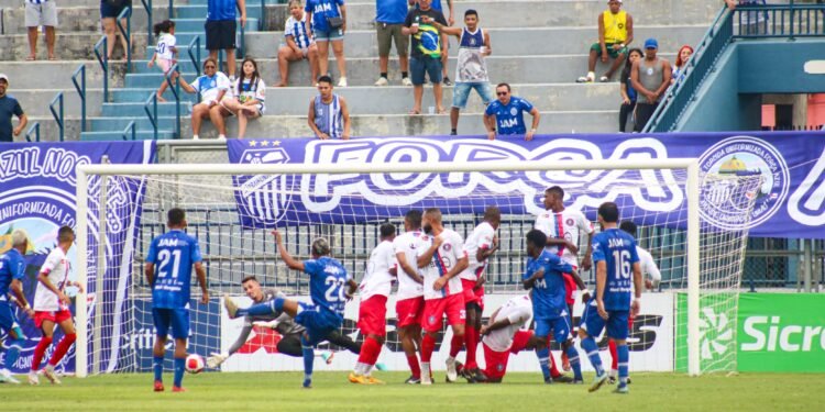 torcida no jogo do São Raimundo vs Parintins