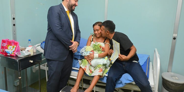 O o casamento civil do casal indígena João Ramos Moraes, 41 anos, com Lenilda Alves França, 32 anos, ambos da etnia Yanomami, foi realizado na noite deste domingo, 10/3, pelo juiz auxiliar da Corregedoria-Geral de justiça, Áldrin Rodrigues, no Hospital da Guarnição de São Gabriel da Cachoeira