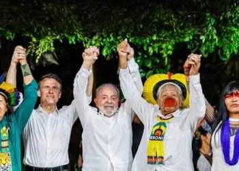 Presidente Lula com lideranças indígenas e cerimônia de condecoração do líder indígena Raoni, na Ilha do Combu - (Foto: Ricardo Stuckert)