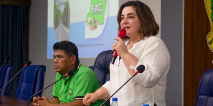 Pré-candidata à Prefeitura, Maria do Carmo fala da ‘Manaus do Futuro’ em Congresso de Lideranças Comunitárias