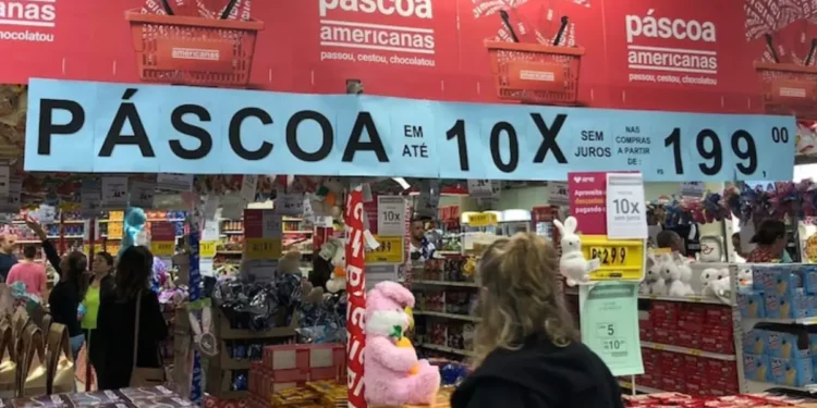 Americanas parcela em dez vezes, em todos os cartões, as compras de ovos de Páscoa nas lojas físicas e prevê que o valor mínimo dos itens adquiridos some R$ 199 (Foto: Márcia de Chiara/Estadão / Estadão