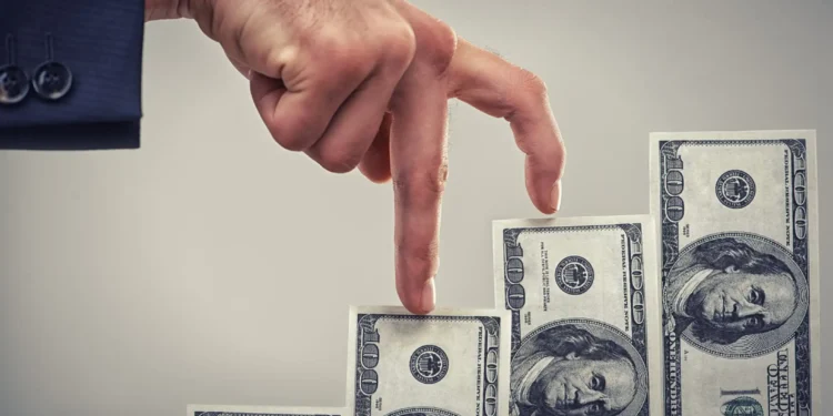 Dólar sobe para R$ 4,98 em dia de nervosismo no mercado