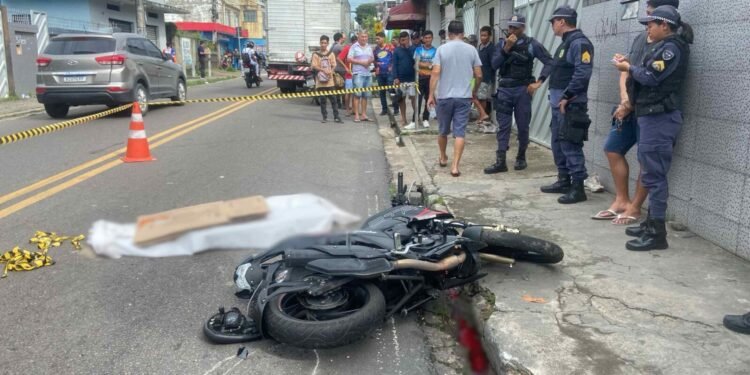 Mulher morre após grave acidente de trânsito no bairro São Francisco - (Reprodução).