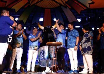 Boi Caprichoso recebe doação de indumentárias de Arlindo Júnior - (Alexandre Vieira).