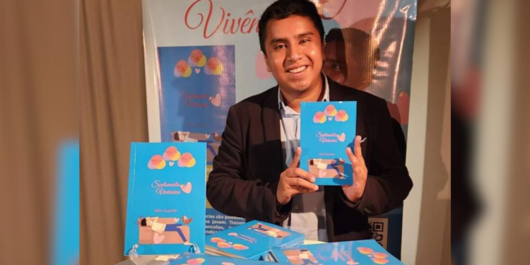 Escritor amazonense Vitor Gusmão